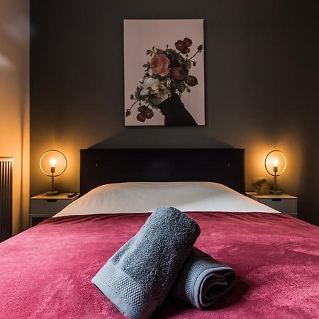 Glamorous Gateway Rose The Hague Luaran gambar